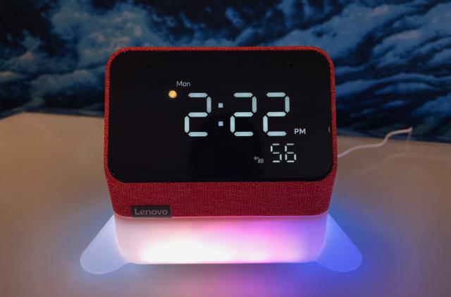 Hands-on with the Lenovo Smart Clock Essential with Alexa.