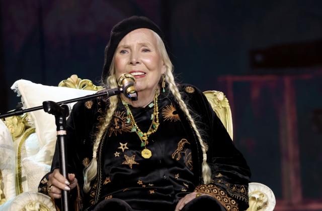 LOS ANGELES, CALIFORNIA - FEBRUARY 04: Joni Mitchell performs onstage during the 66th GRAMMY Awards at Crypto.com Arena on February 04, 2024 in Los Angeles, California. (Photo by Kevin Mazur/Getty Images for The Recording Academy)