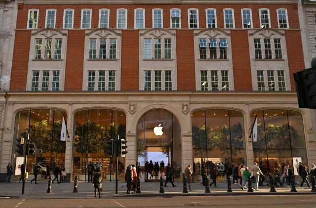 LONDON, ENGLAND - DECEMBER 11: A general exterior view of the Apple Store Brompton Road in Knightsbridge on December 11, 2023 in London, United Kingdom. (Photo by John Keeble/Getty Images)